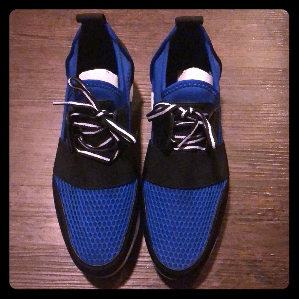 NWOT! Steve Madden sneakers size 7